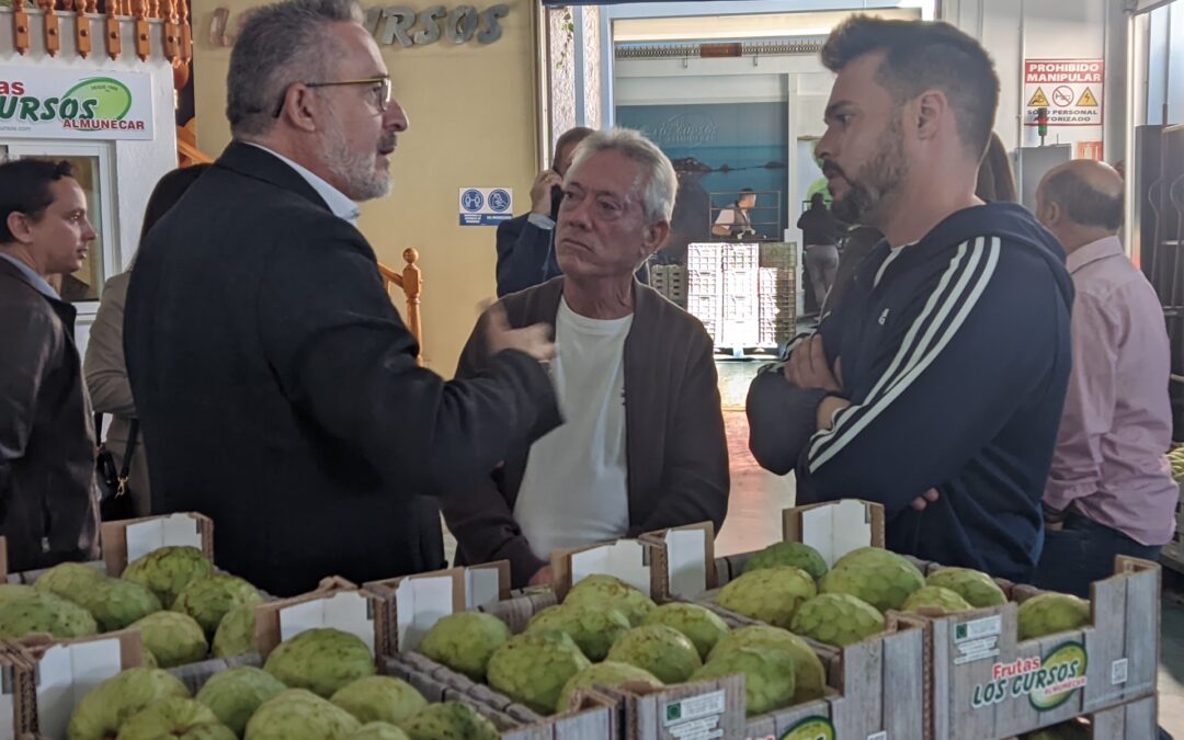 Antonio Díaz Impulsa el Sector Agroalimentario en la Costa Tropical con su Visita a Frutas Los Cursos